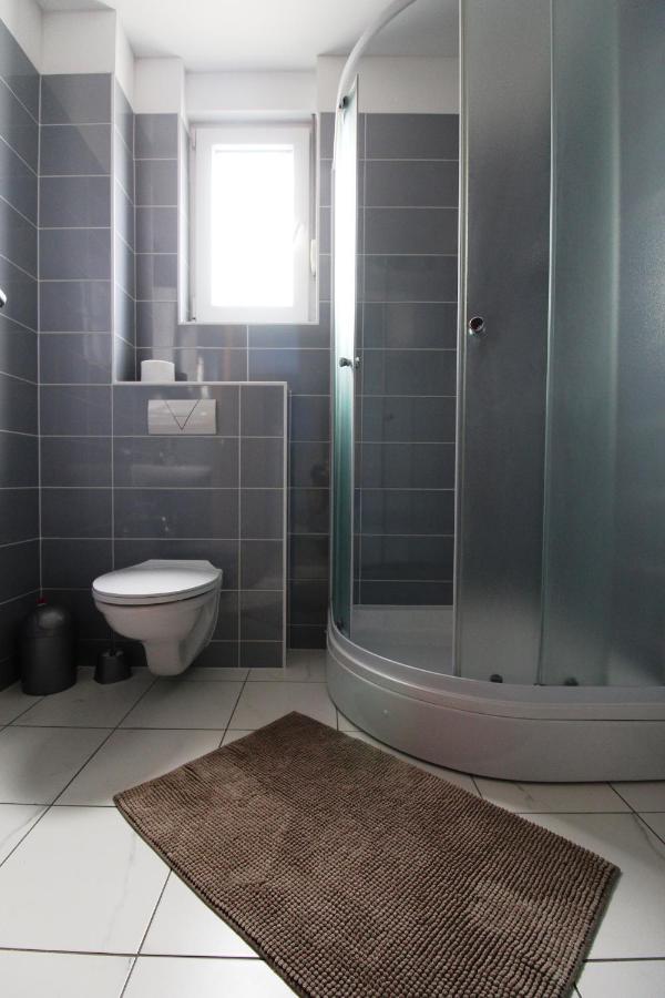 Apartment Sea View Saric Drage Exterior photo