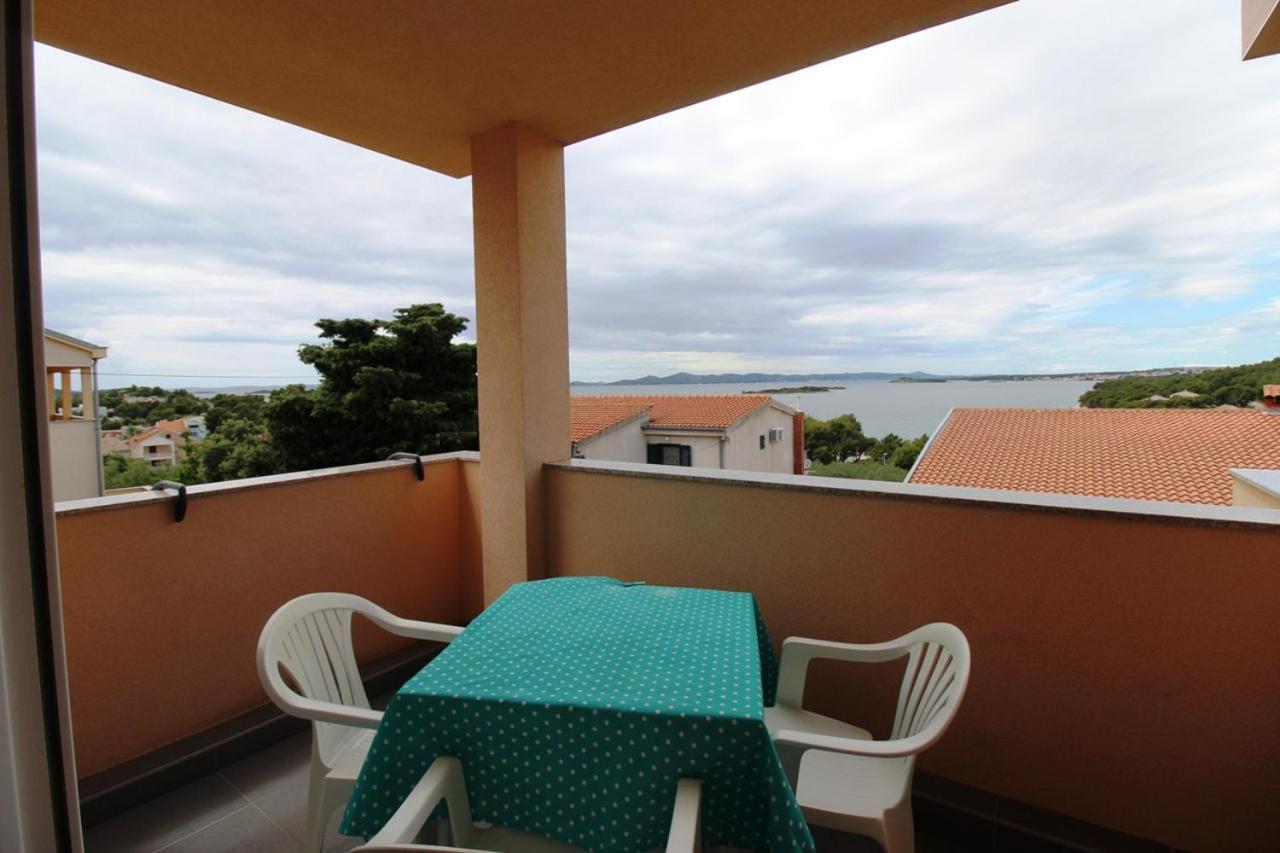 Apartment Sea View Saric Drage Exterior photo