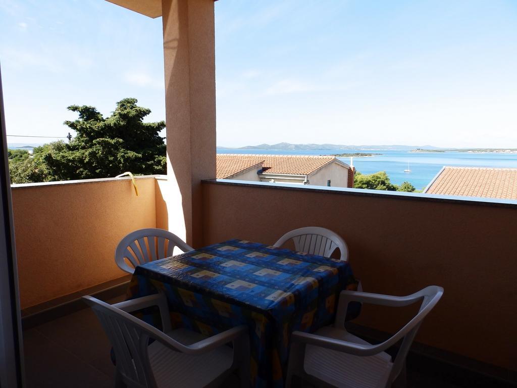 Apartment Sea View Saric Drage Exterior photo
