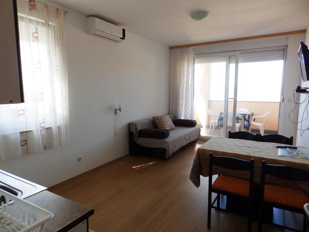 Apartment Sea View Saric Drage Exterior photo