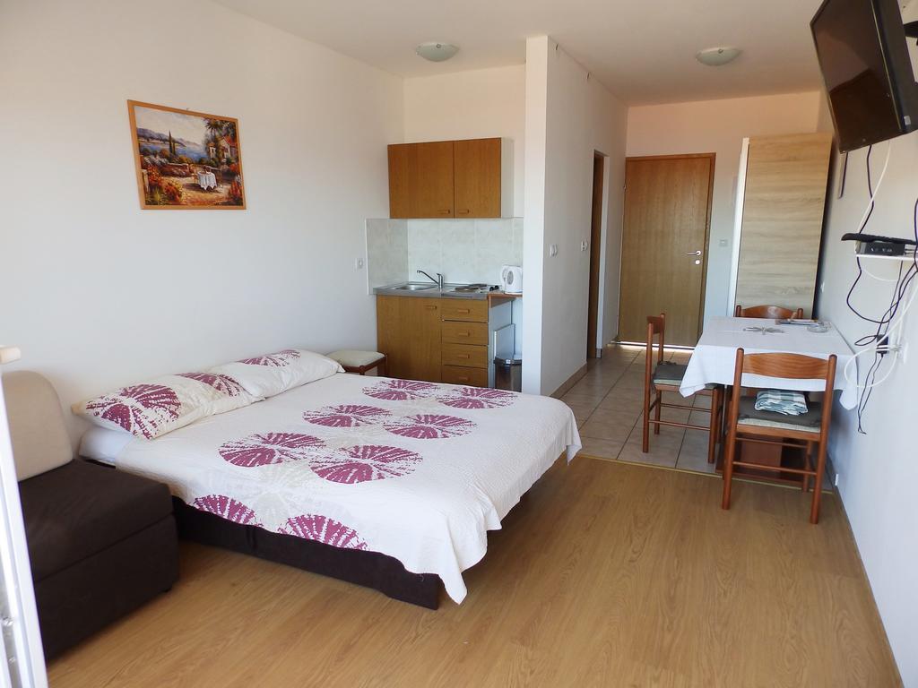 Apartment Sea View Saric Drage Exterior photo